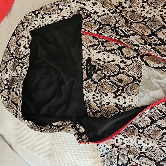 Alala 1x hooded workout pullover w/hood, pockets - Picture 12 of 14